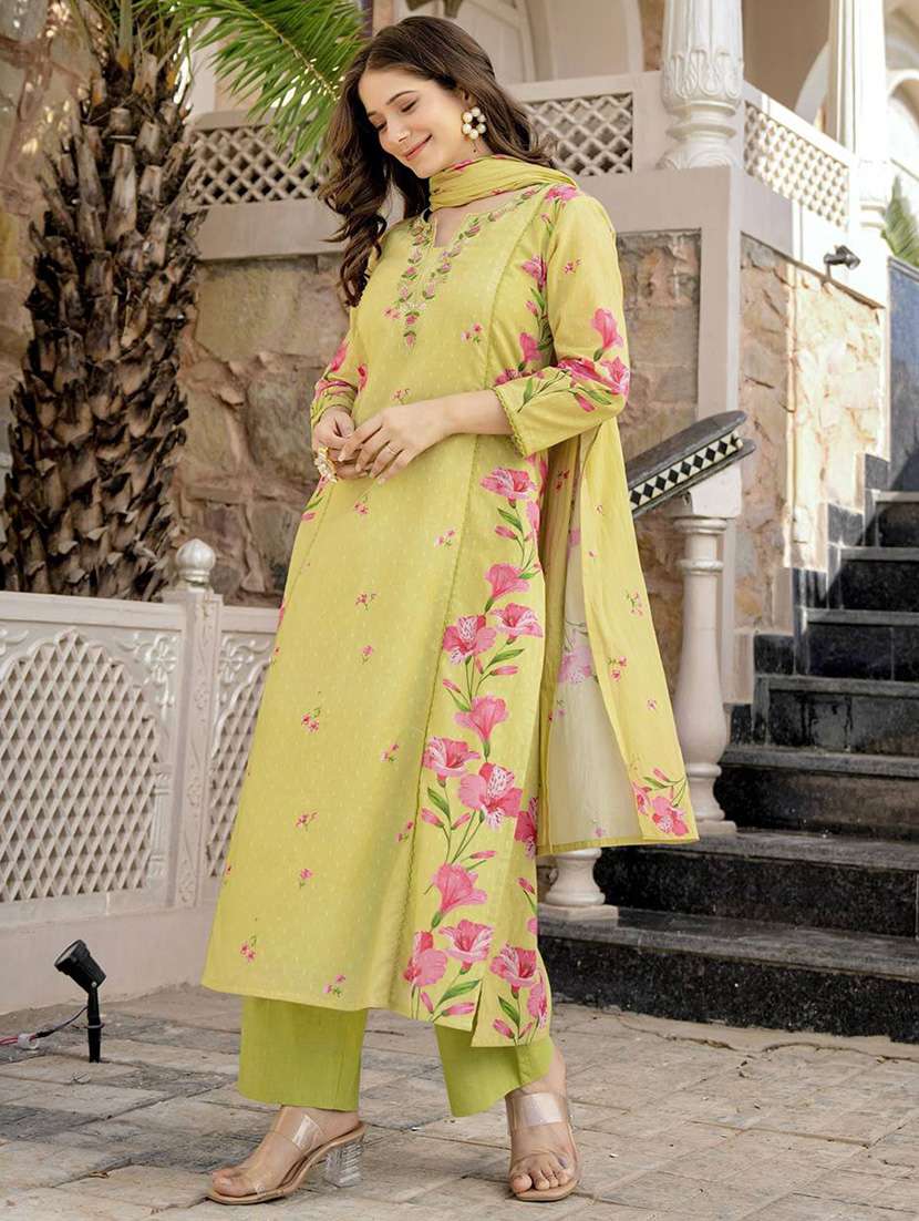 women floral three quarter sleeve kurta pant with dupatta set - 22253572 -  Standard Image - 3