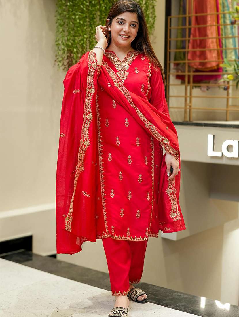 women solid with work three quarter sleeve kurta pant with dupatta set