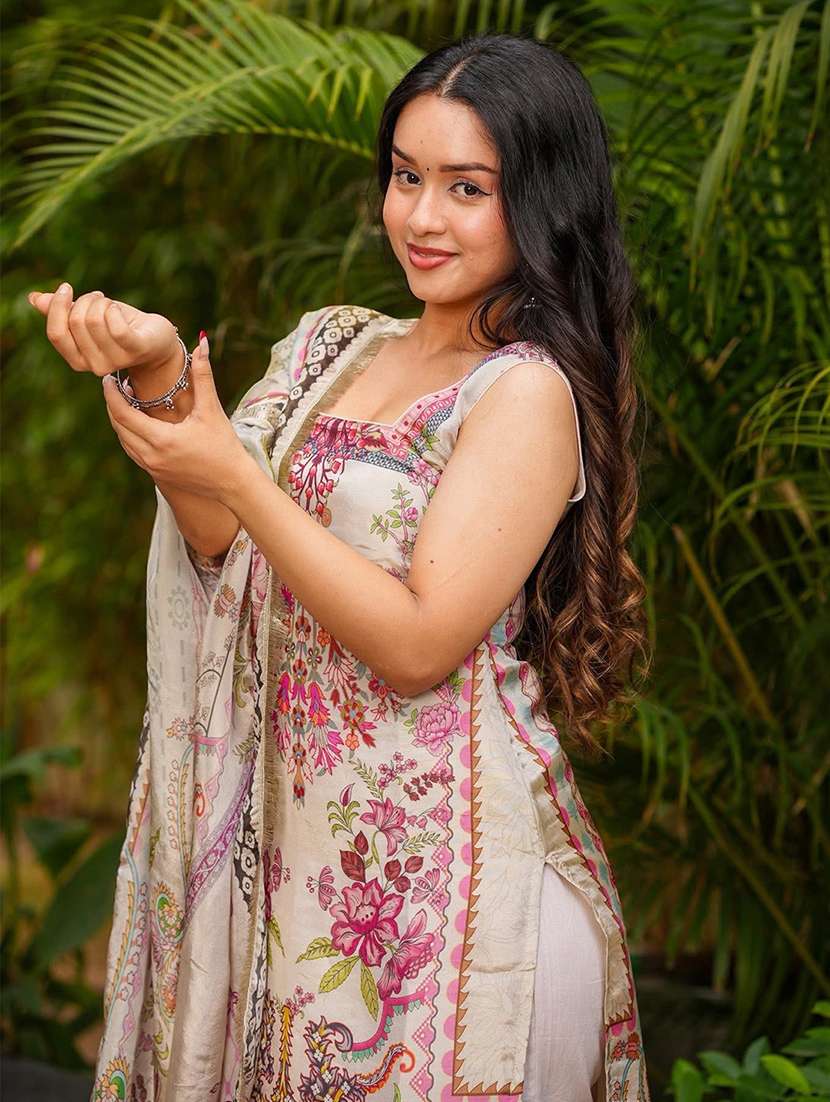 women printed sleeveless kurta pant with dupatta set - 22253583 -  Standard Image - 5