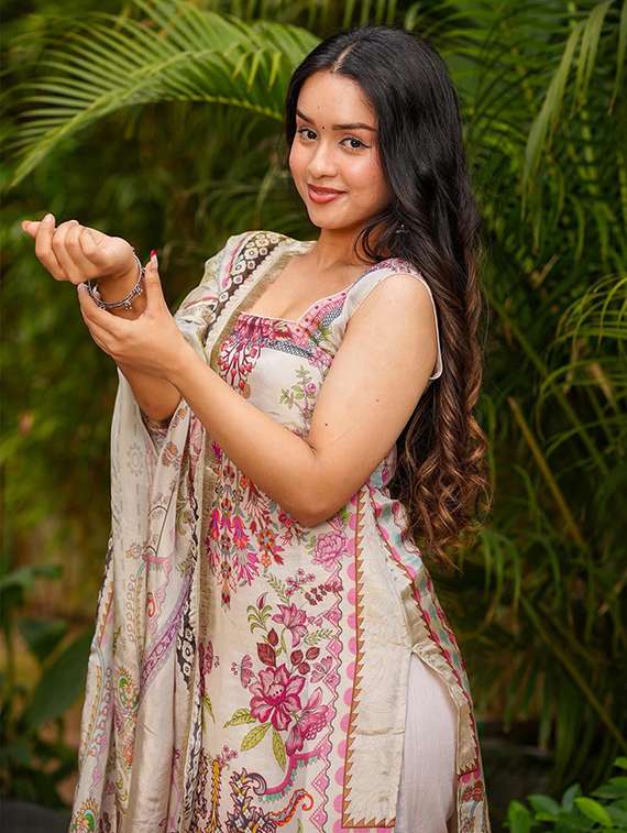 women printed sleeveless kurta pant with dupatta set - 22253583 -  Standard Image - 5