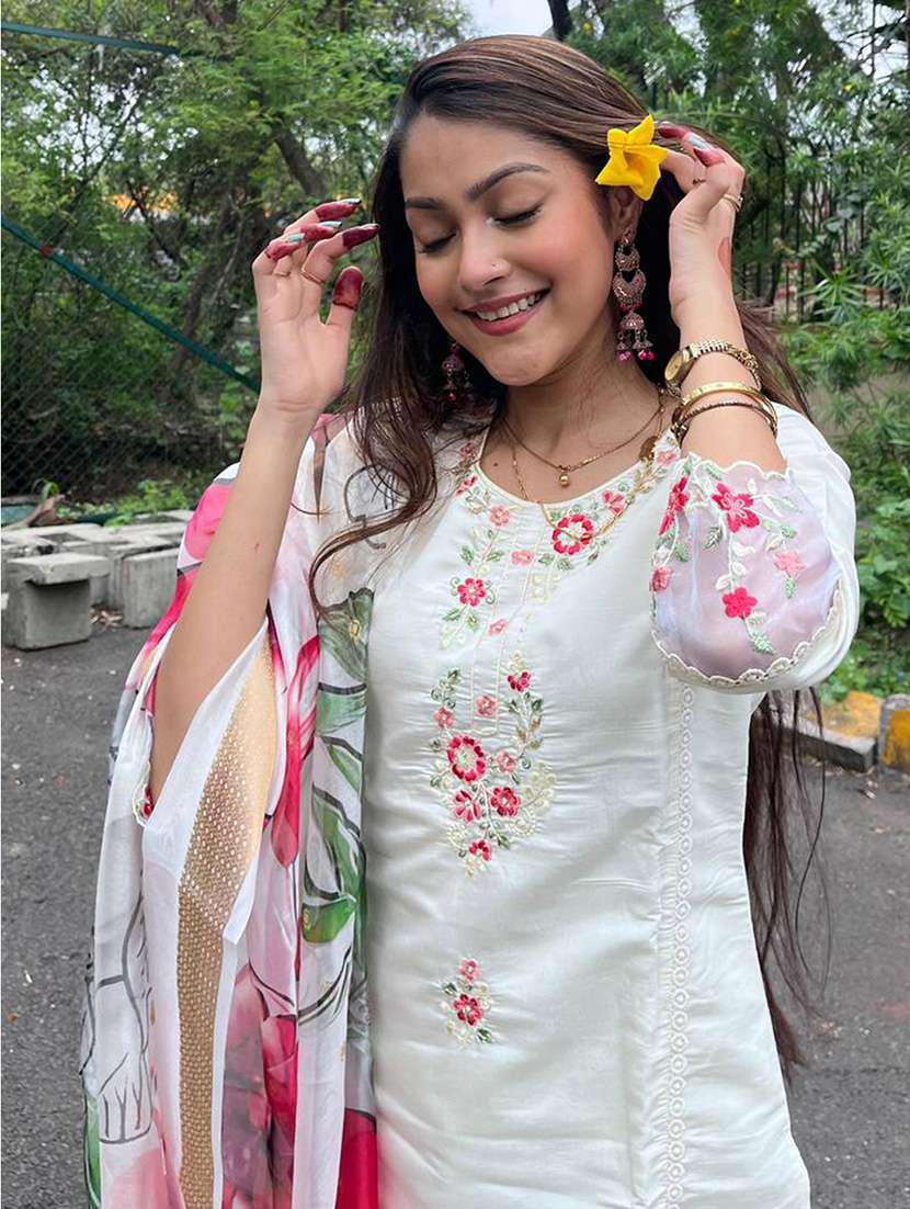 women solid with work three quarter sleeve kurta pant with dupatta set - 22253587 -  Standard Image - 3