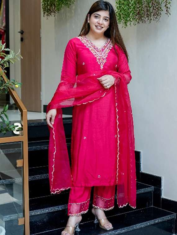 women solid with work three quarter sleeve kurta pant with dupatta set