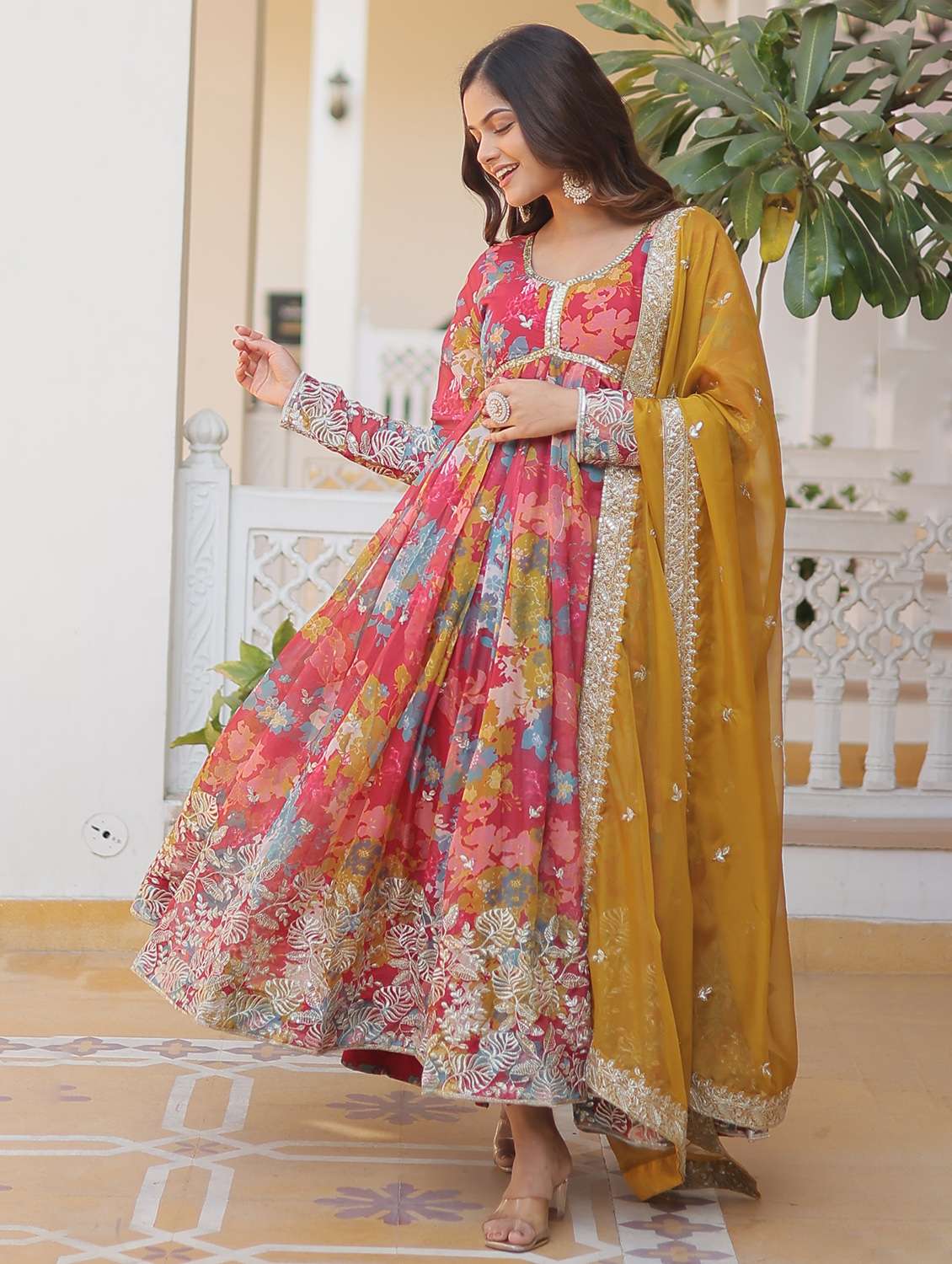 women floral long sleeve kurta with dupatta set - 22253924 -  Standard Image - 3