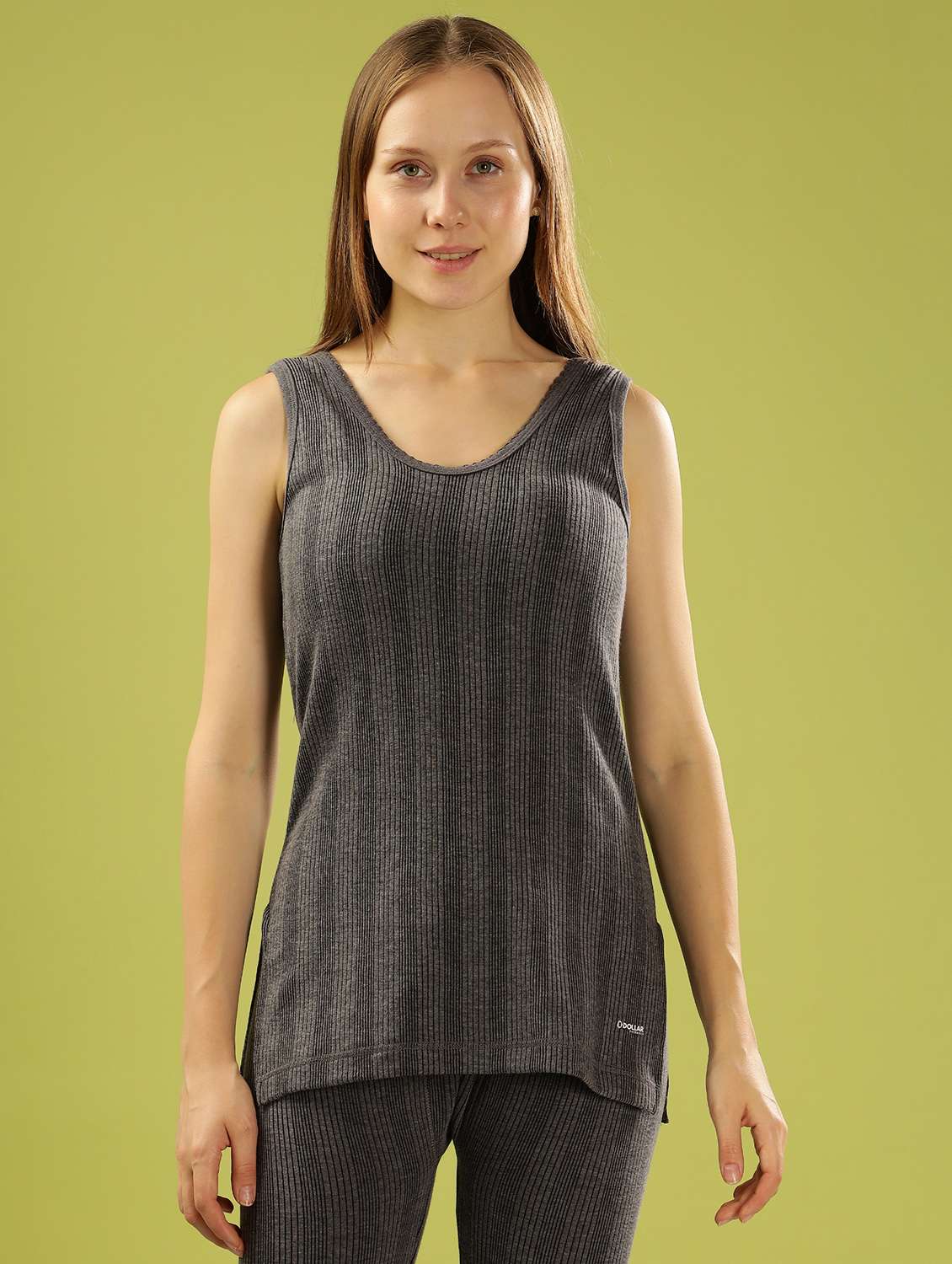 women solid sleeveless thermal top