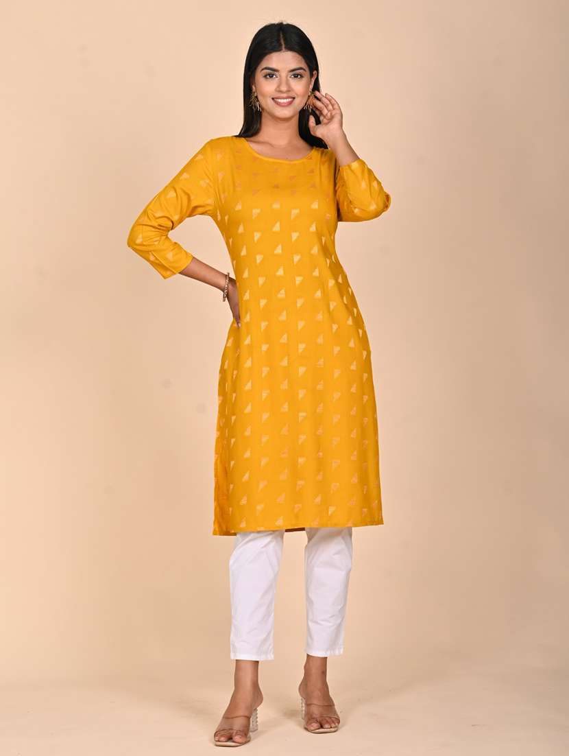 women foil printed three quarter sleeve kurta pant set