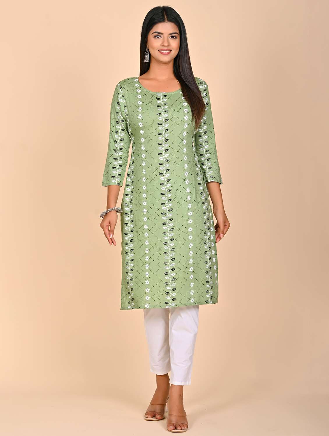 women printed three quarter sleeve kurta pant set