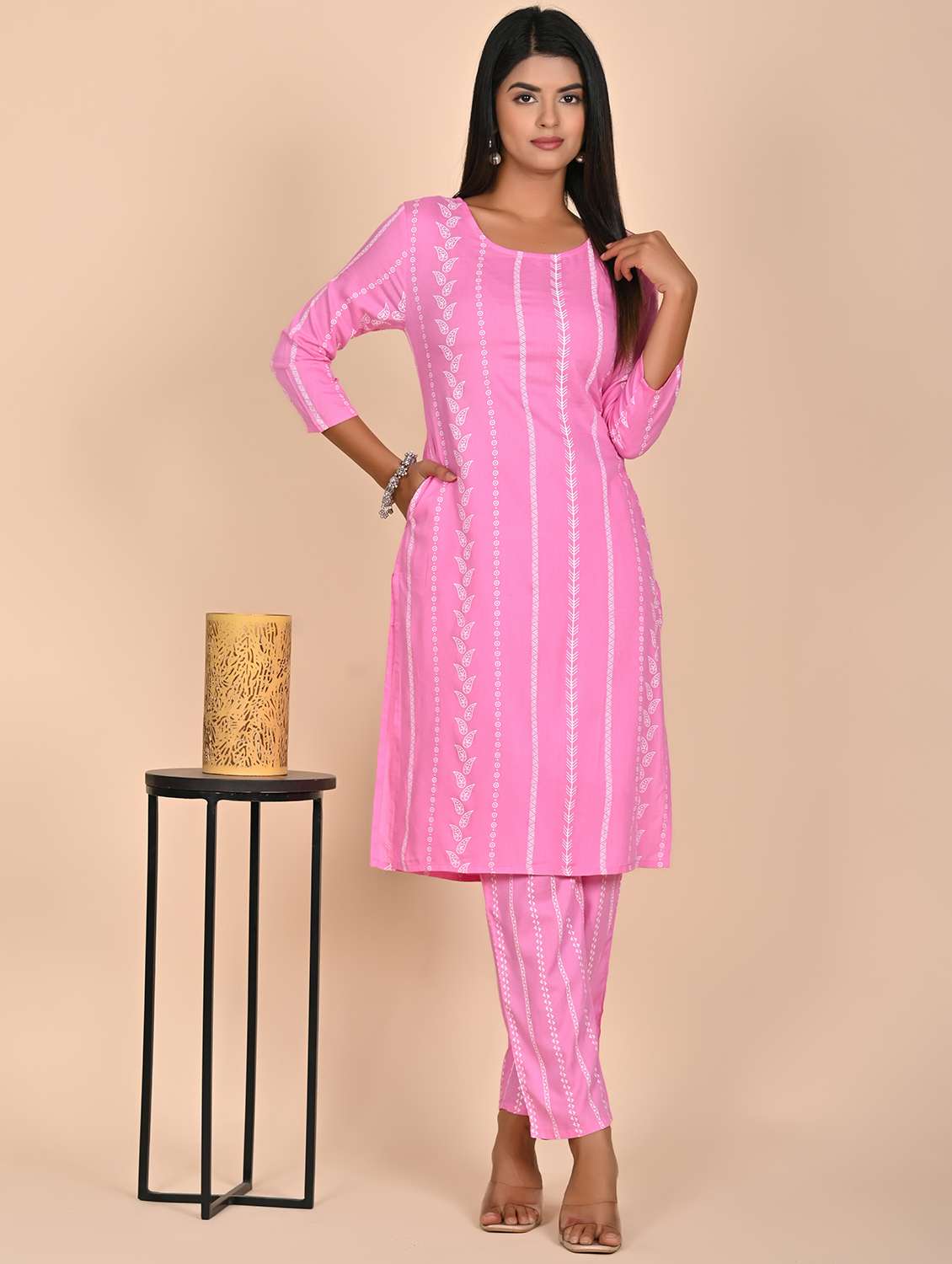 women printed three quarter sleeve kurta pant set