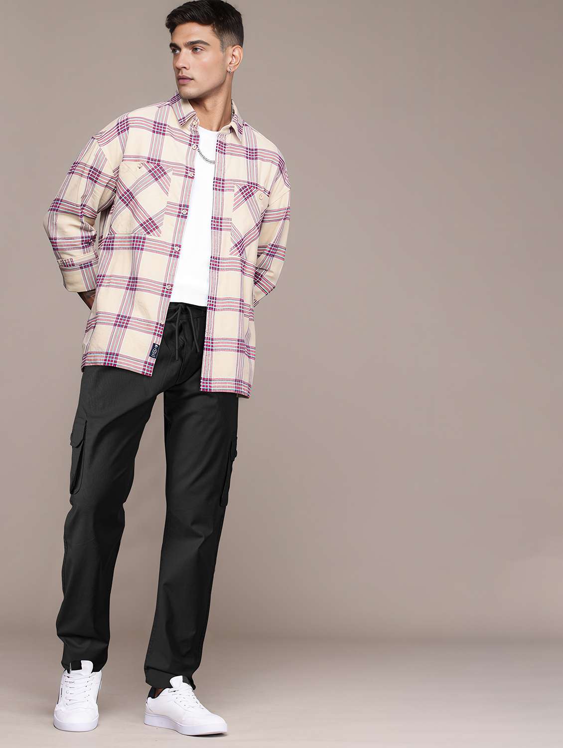 men solid mid rise cargo - 22254922 -  Standard Image - 3