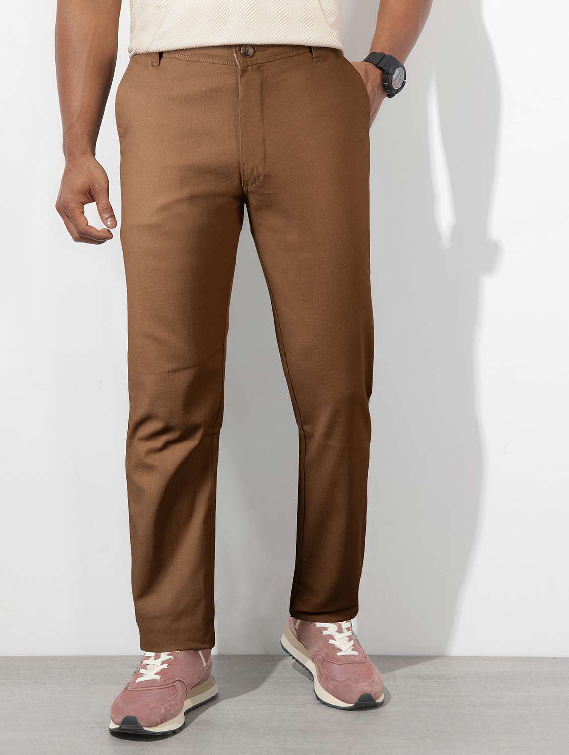 men solid mid rise straight fit chinos 