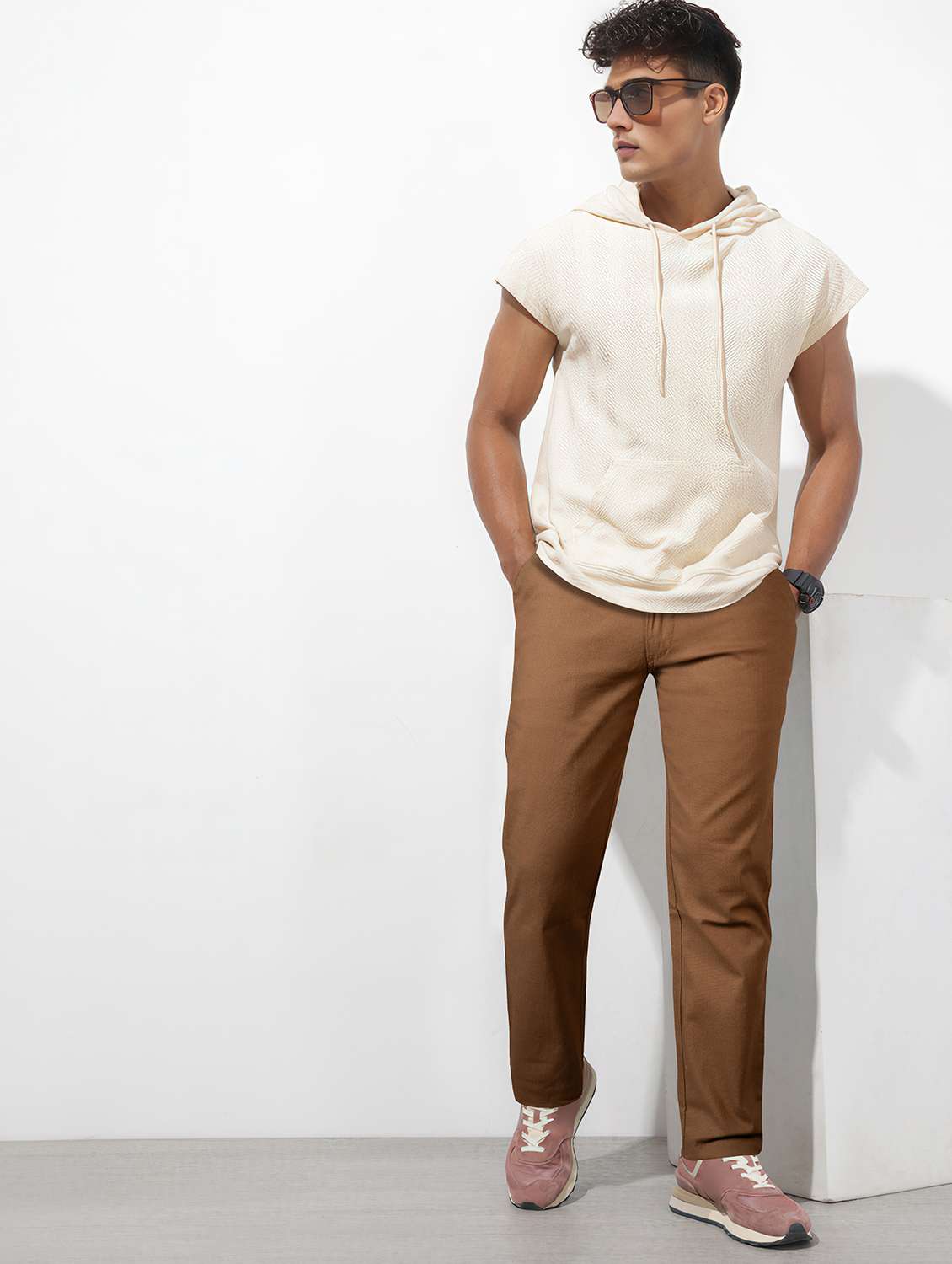 men solid mid rise straight fit chinos  - 22254931 -  Standard Image - 3