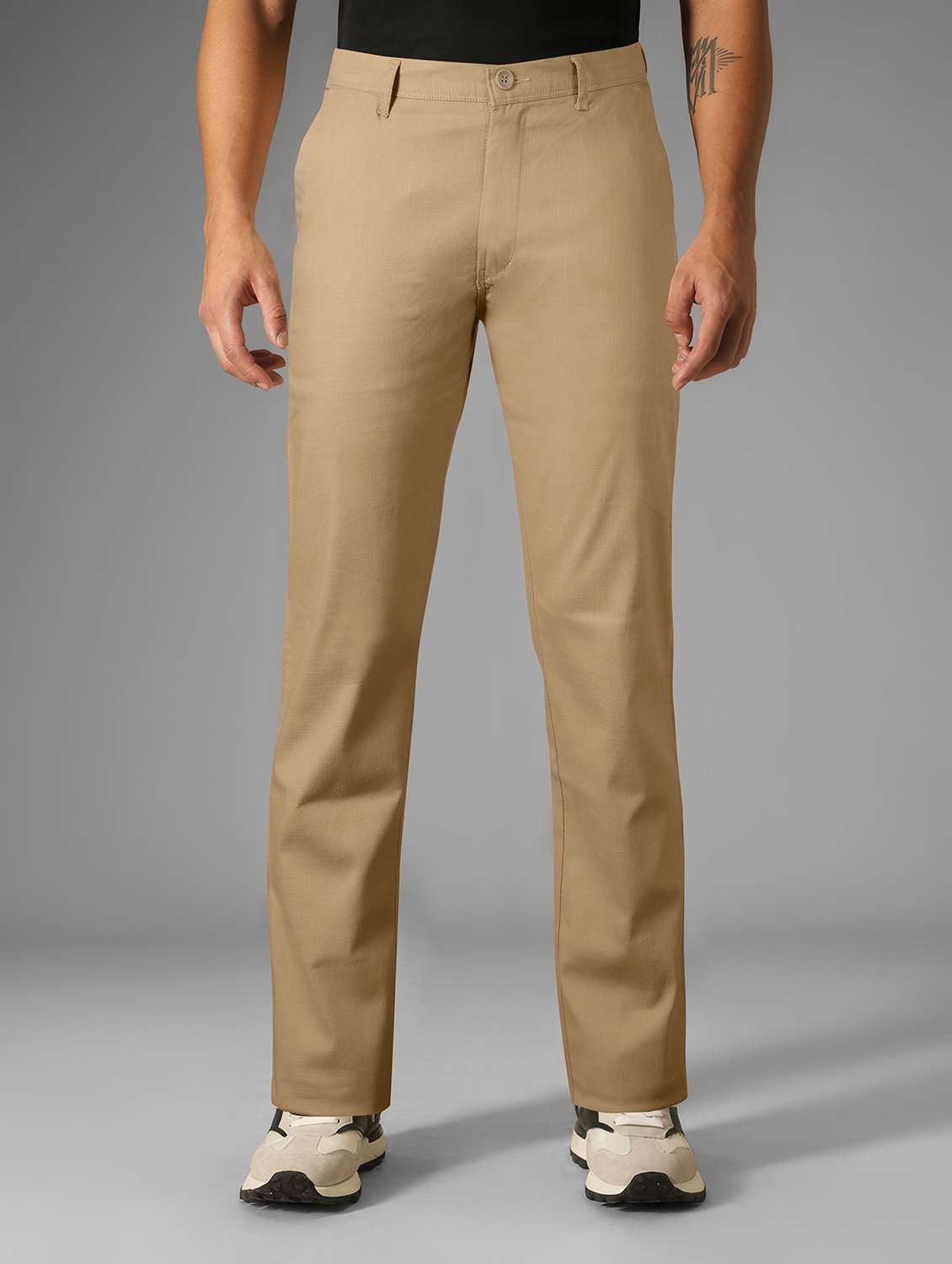 men solid mid rise straight fit chinos 
