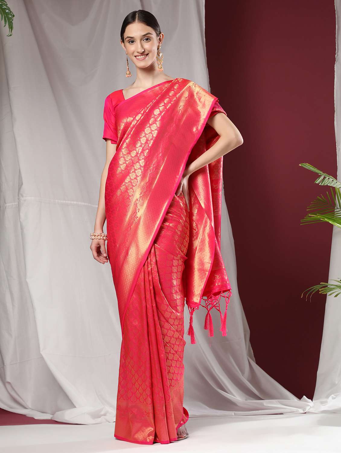 women self design banarasi saree with blouse