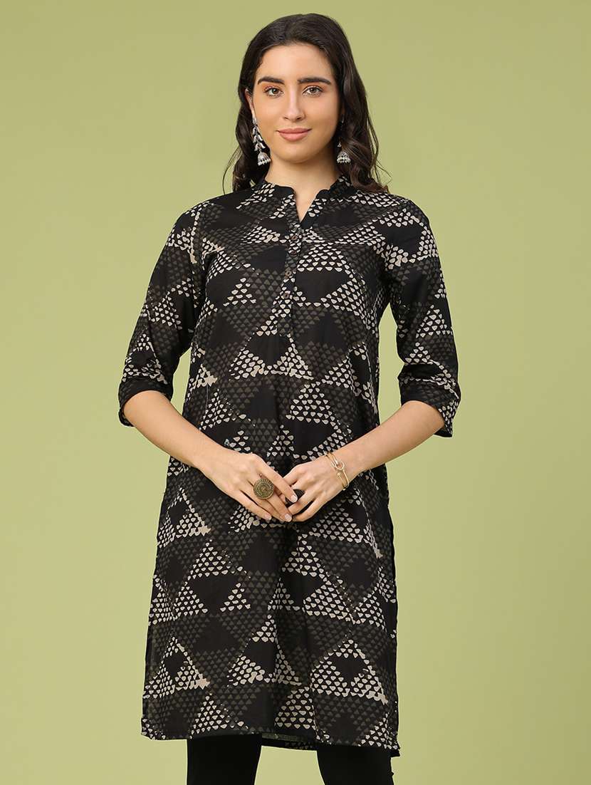 women printed three quarter sleeve straight kurta