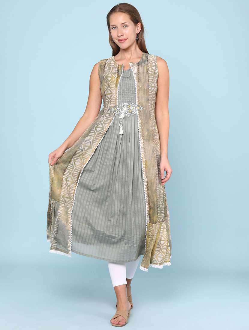 women printed sleeveless layered kurta