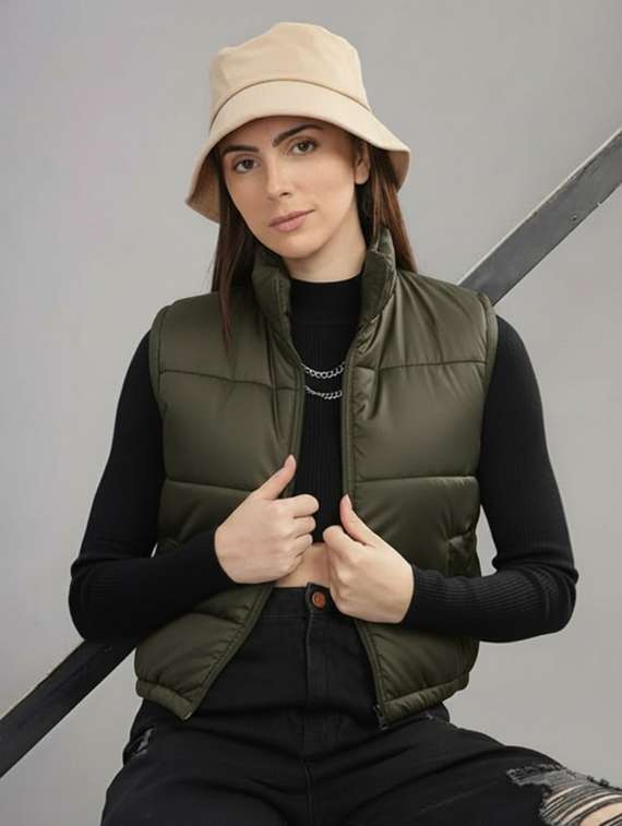 women solid sleeveless cropped puffer jacket