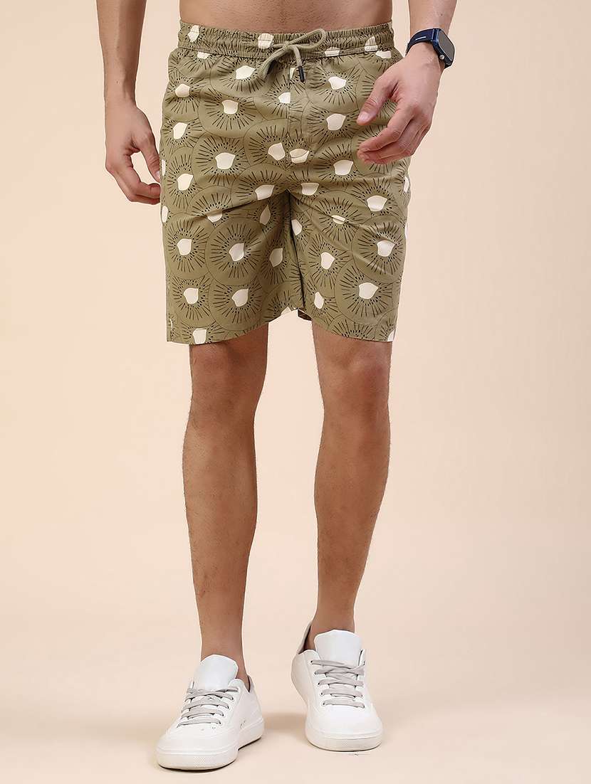 men printed mid rise regular fit shorts