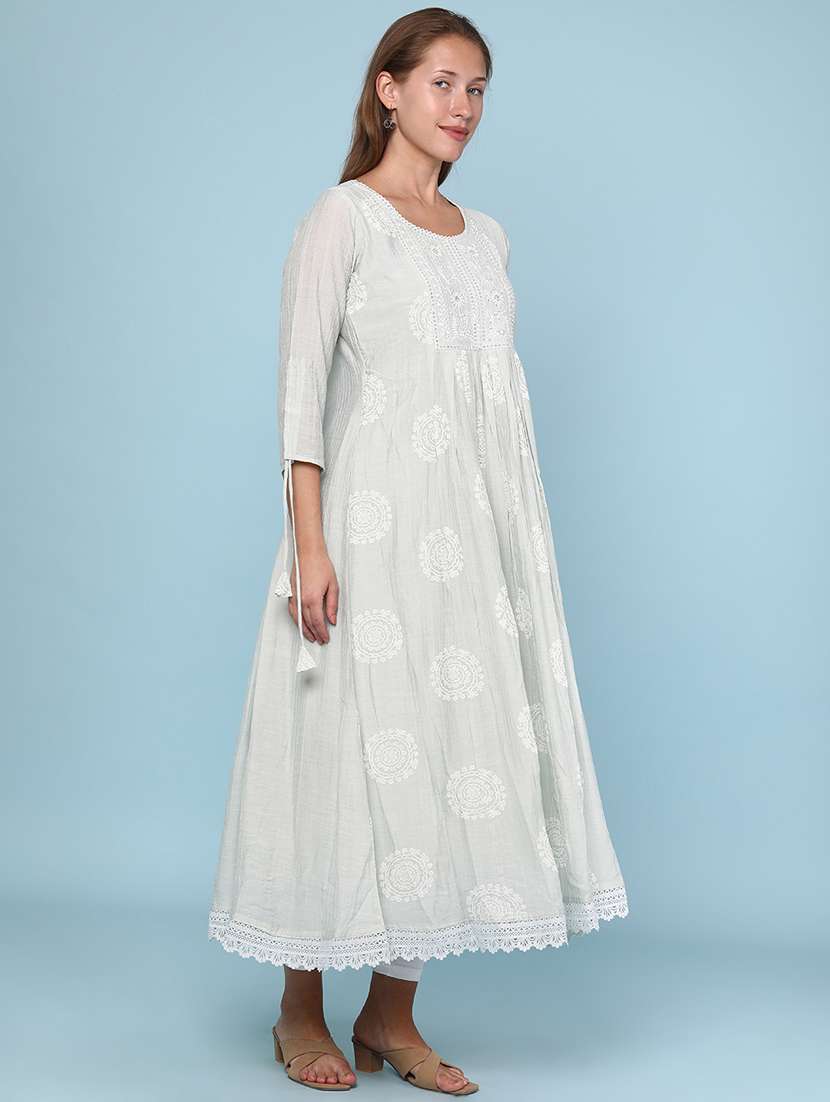 Women Printed Three Quarter Sleeve Flared Kurta - 22259137 -  Standard Image - 3