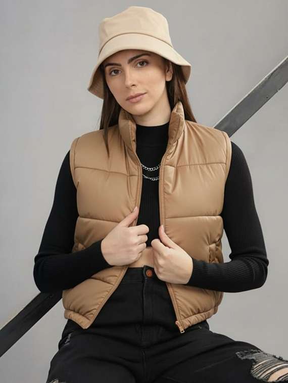 women solid sleeveless cropped puffer jacket