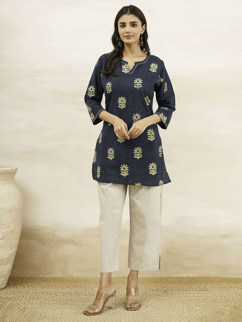 women printed three quarter sleeve straight kurti