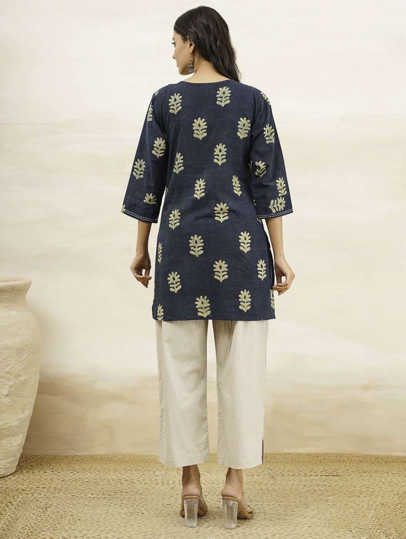 women printed three quarter sleeve straight kurti - 22260686 -  Standard Image - 3