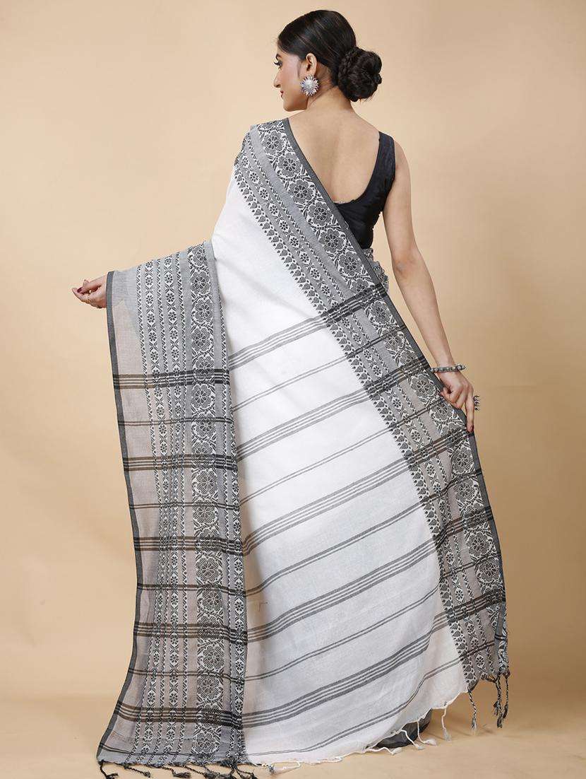 women solid with bordered handloom saree - 22261484 -  Standard Image - 3
