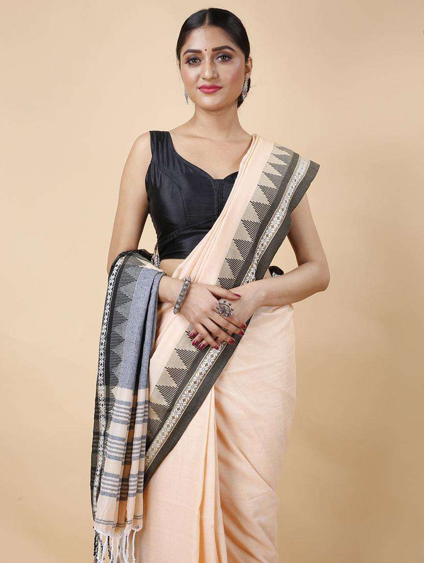 women solid with bordered handloom saree - 22261516 -  Standard Image - 3