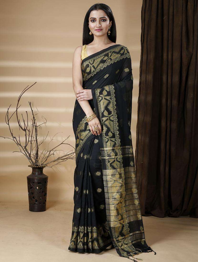 women self design handloom saree with blouse