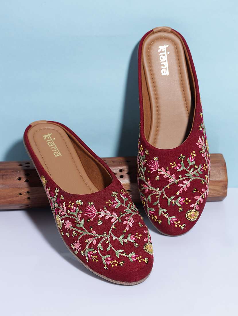 women embroidered flat mules