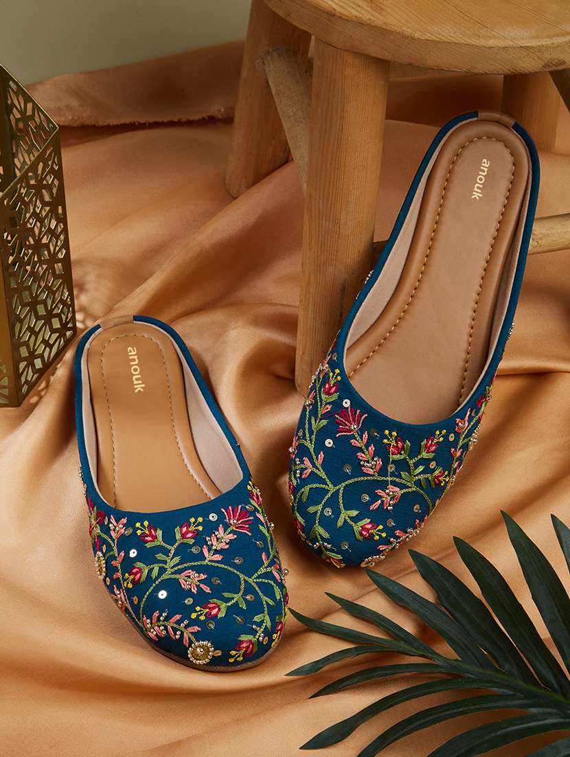 women embroidered flat mules