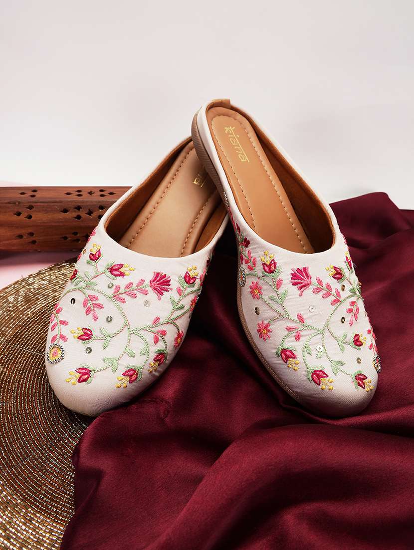 women embroidered flat mules