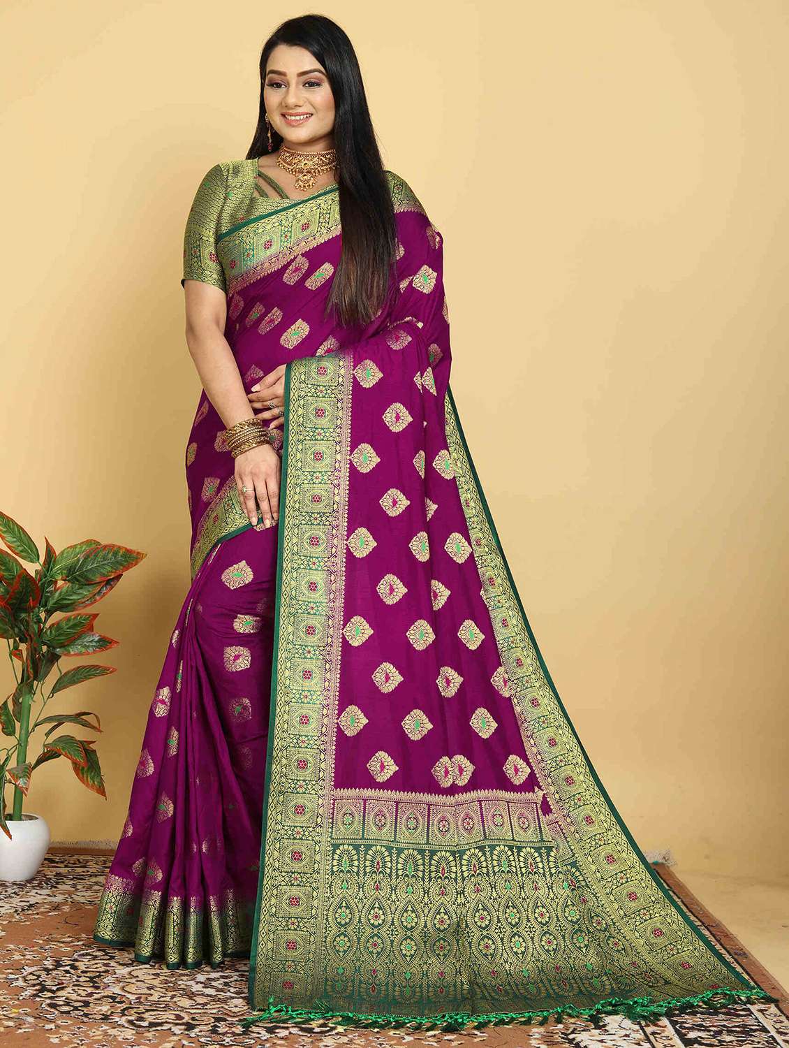 women self design banarasi saree with blouse