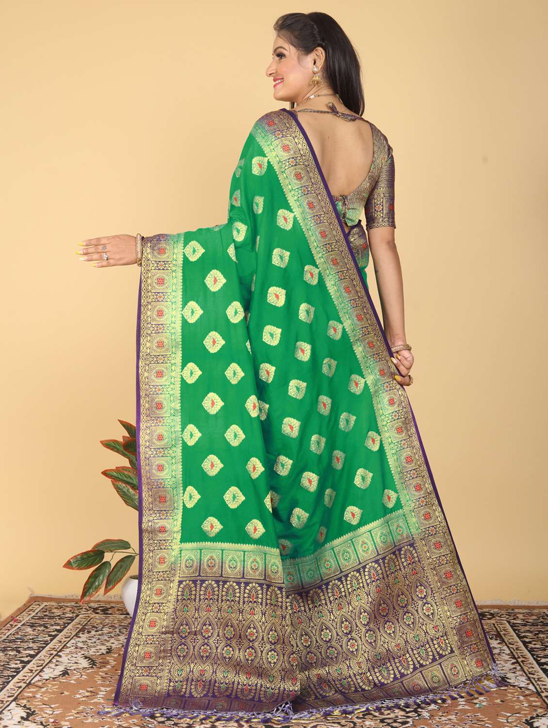 women self design banarasi saree with blouse - 22263451 -  Standard Image - 3