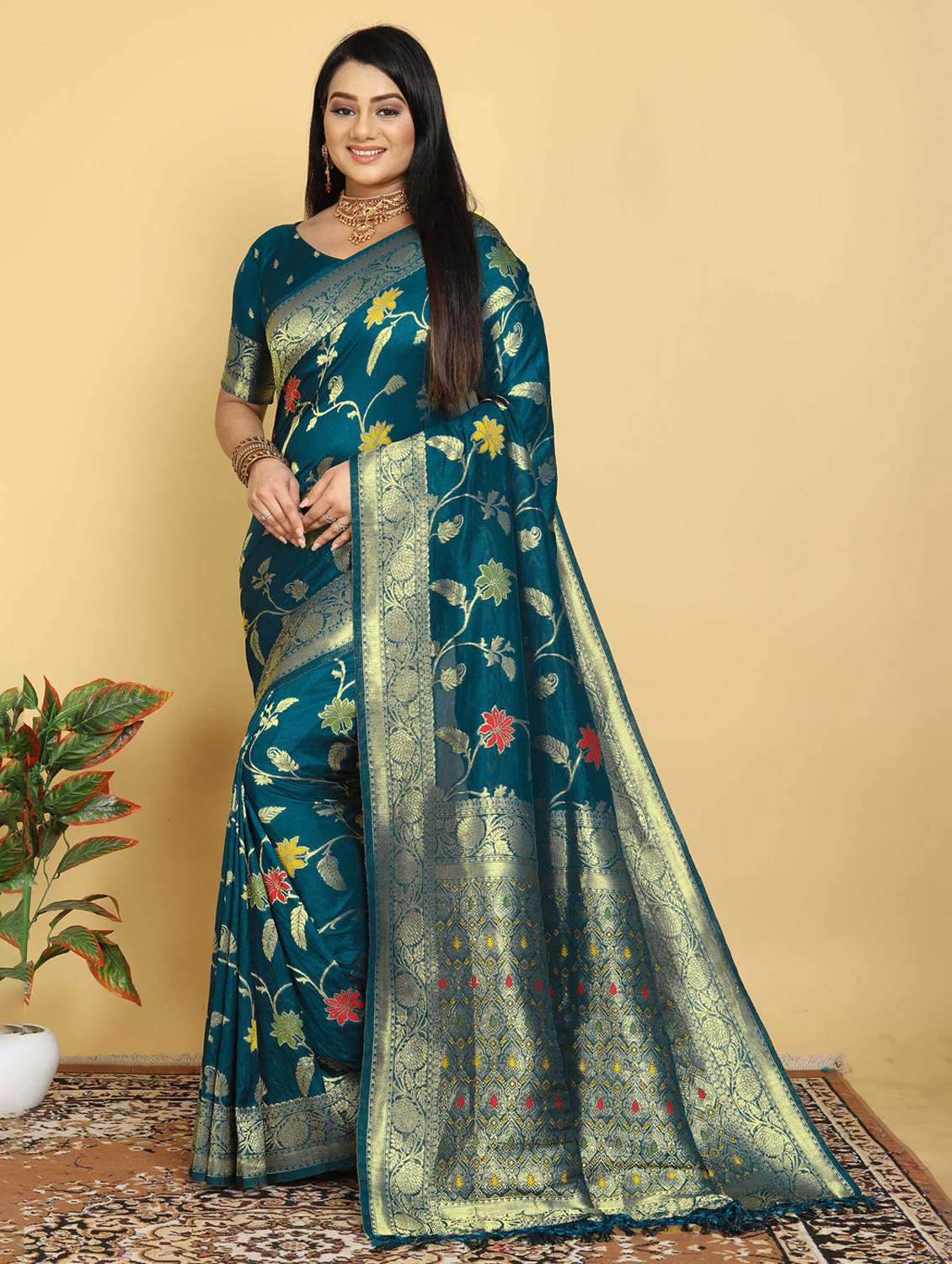 women self design banarasi saree with blouse