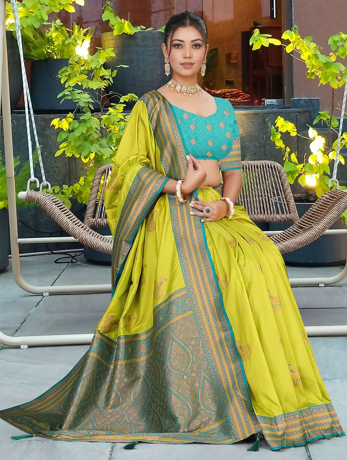 women self design kanjivaram saree with blouse