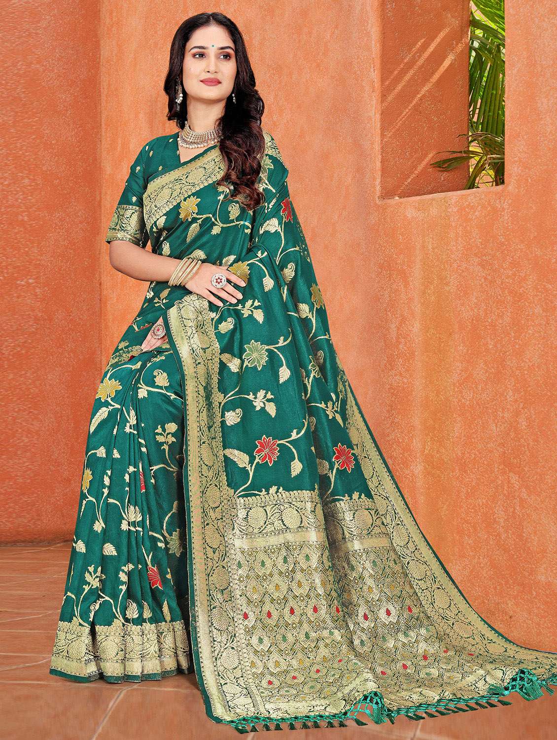 women self design kanjivaram saree with blouse