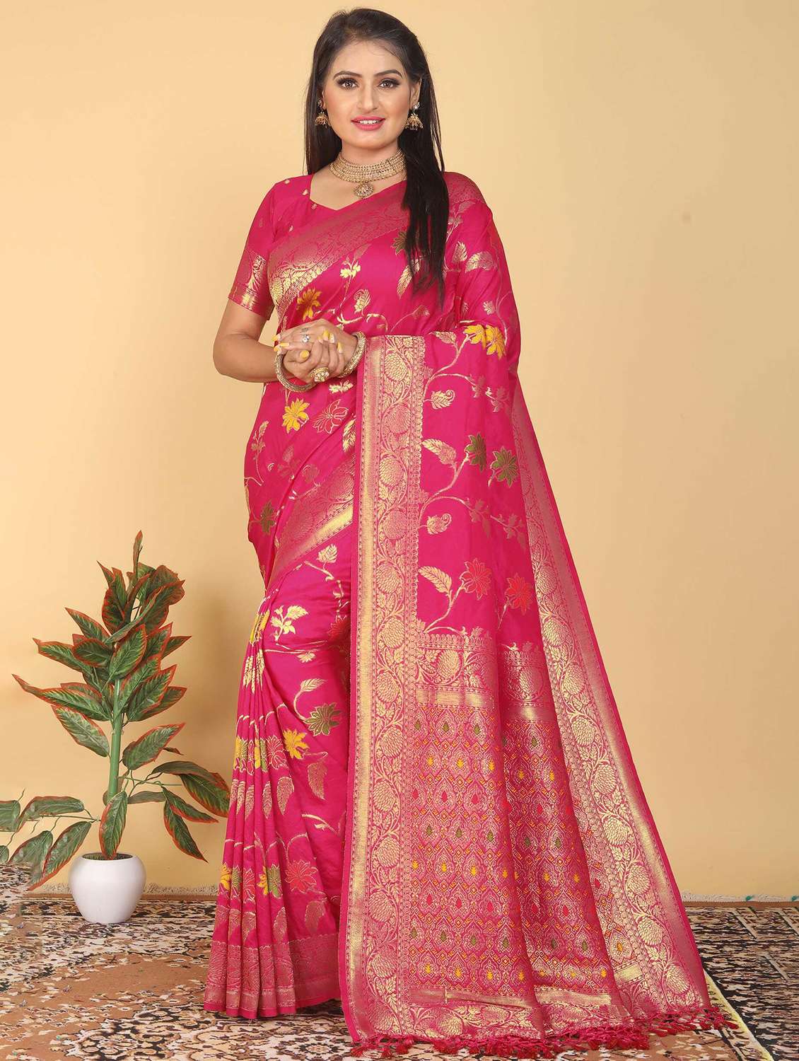 women self design kanjivaram saree with blouse