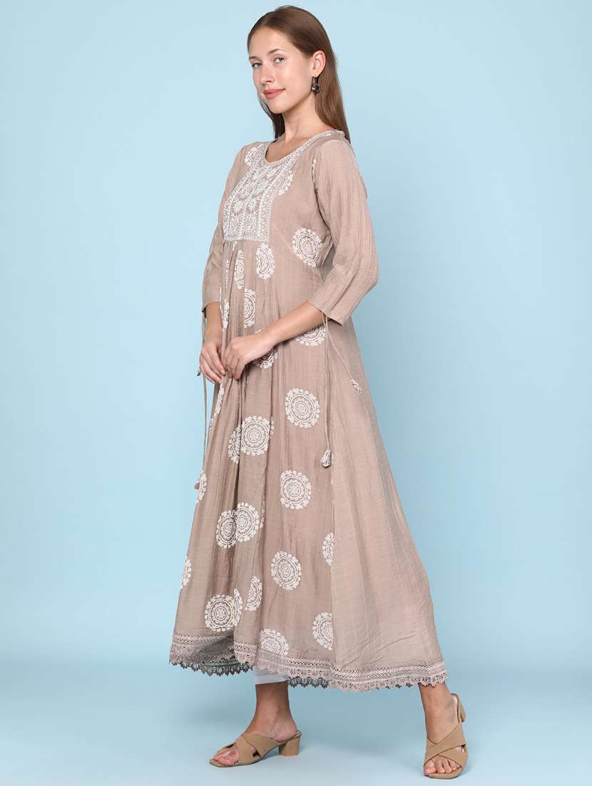 women printed three quarter sleeve flared kurta - 22263993 -  Standard Image - 3