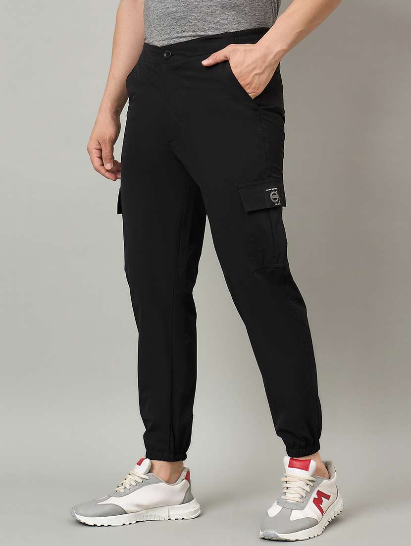 men solid mid rise cargo jogger