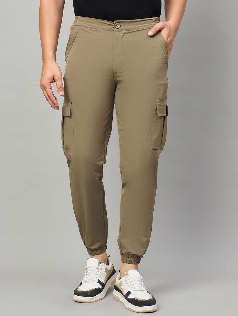 men solid mid rise cargo jogger