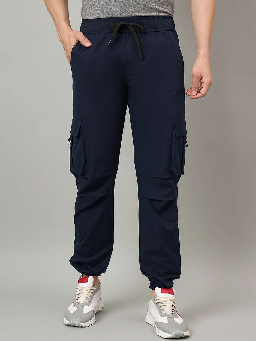 men solid mid rise cargo jogger