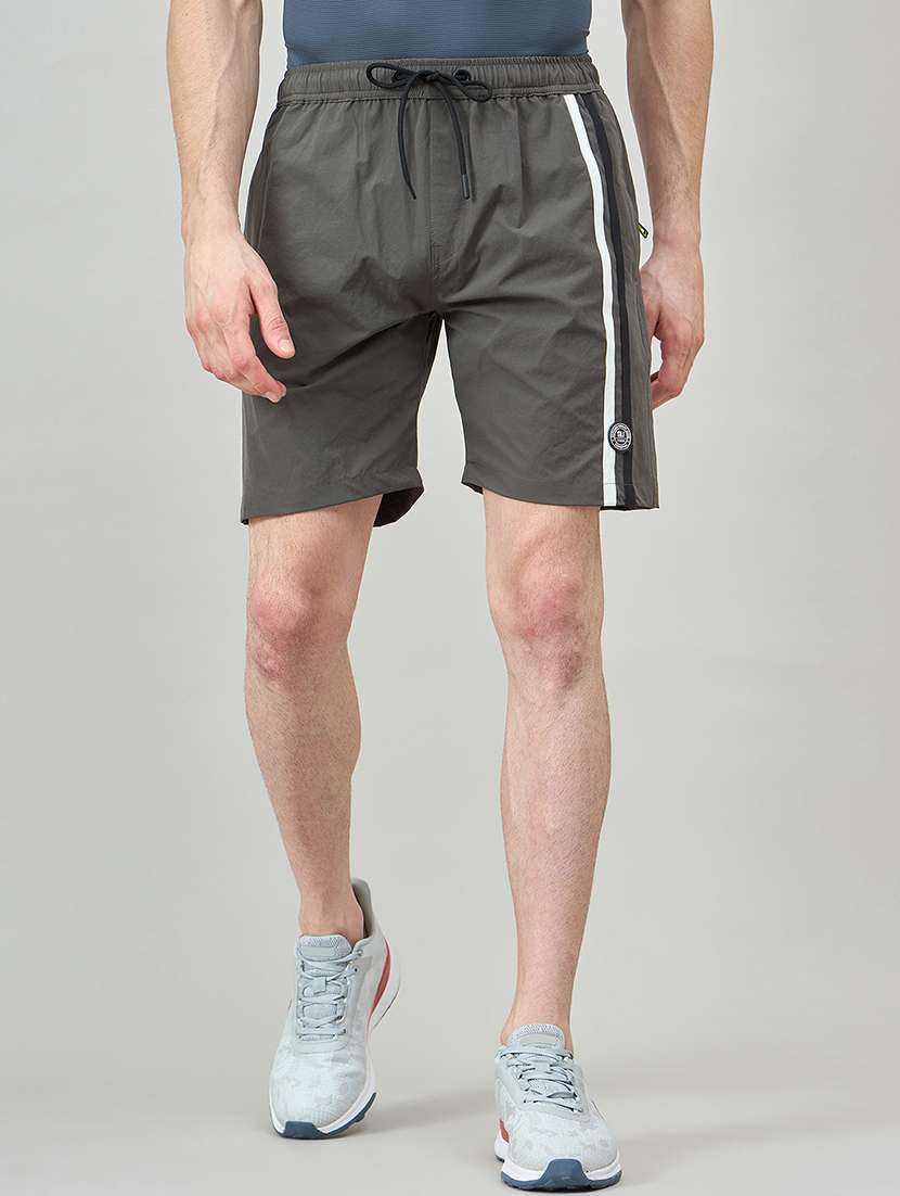 men striped mid rise regular fit shorts