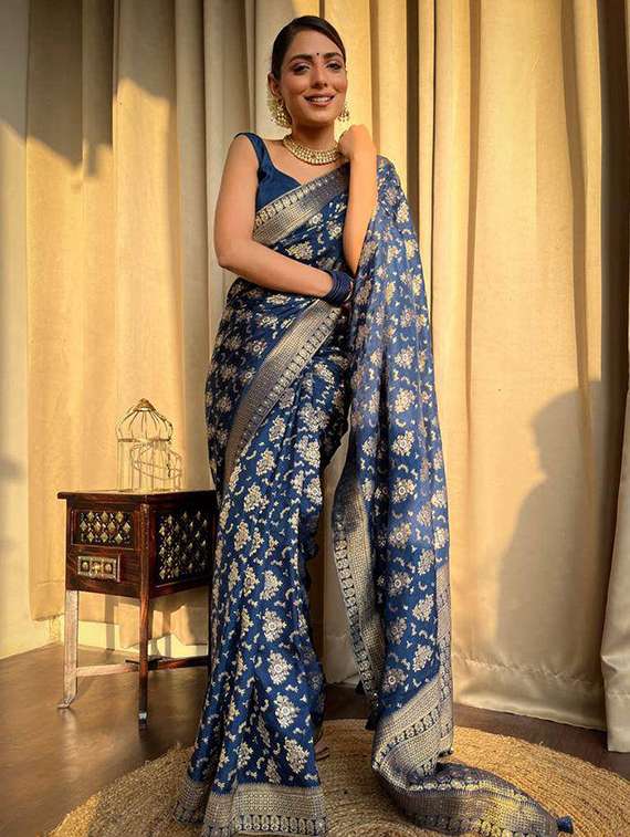 women self design banarasi saree with blouse