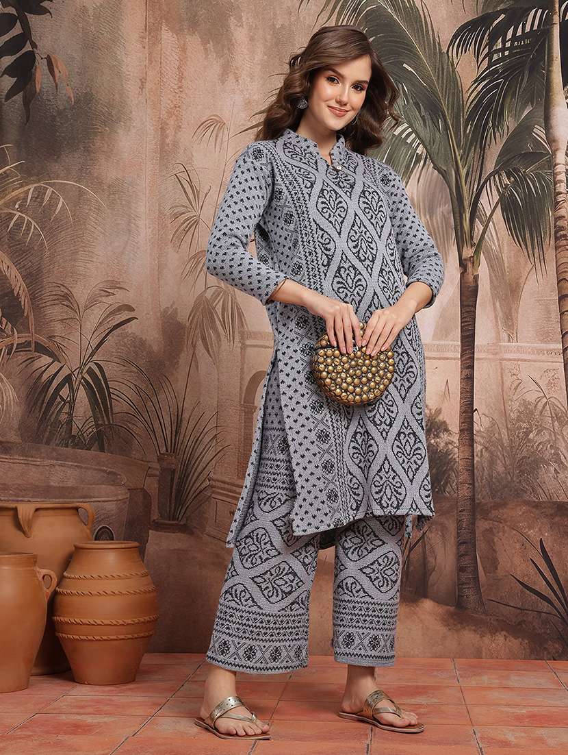 women self design long sleeve kurta pant set