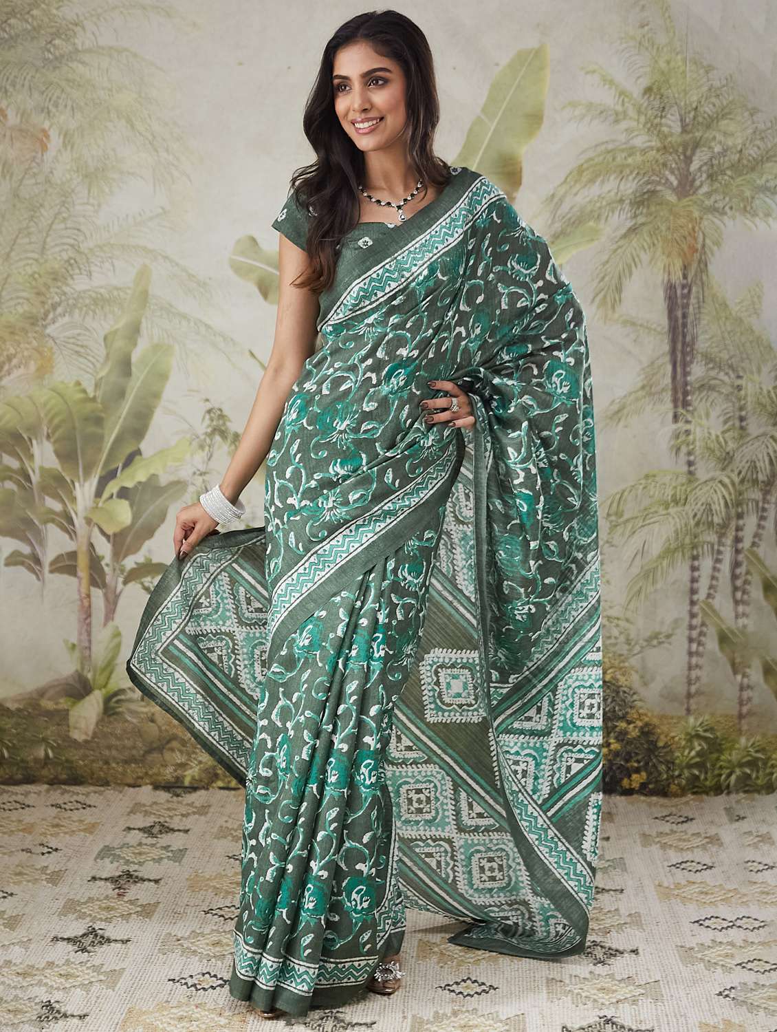 women printed casual wear saree with blouse