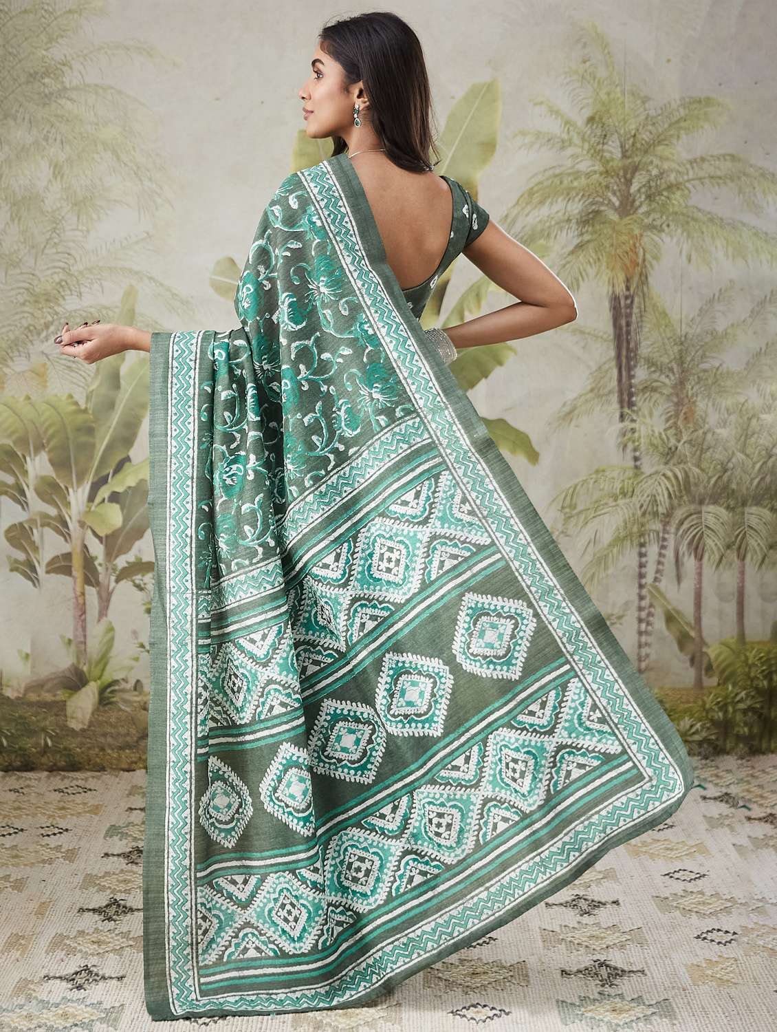 women printed casual wear saree with blouse - 22265910 -  Standard Image - 3
