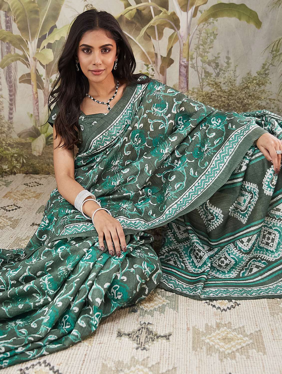 women printed casual wear saree with blouse - 22265910 -  Standard Image - 5