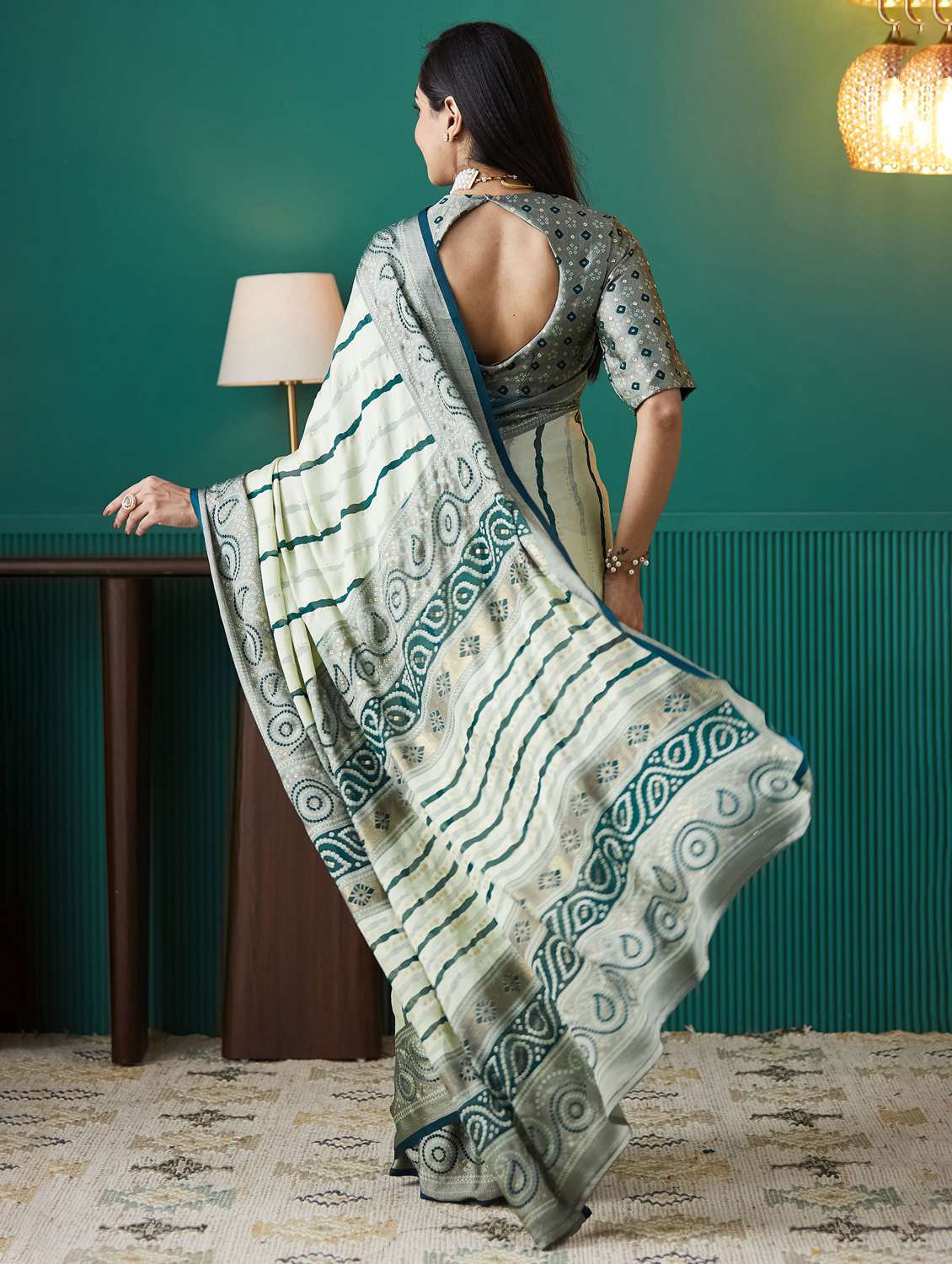women printed casual wear saree with blouse - 22265917 -  Standard Image - 3