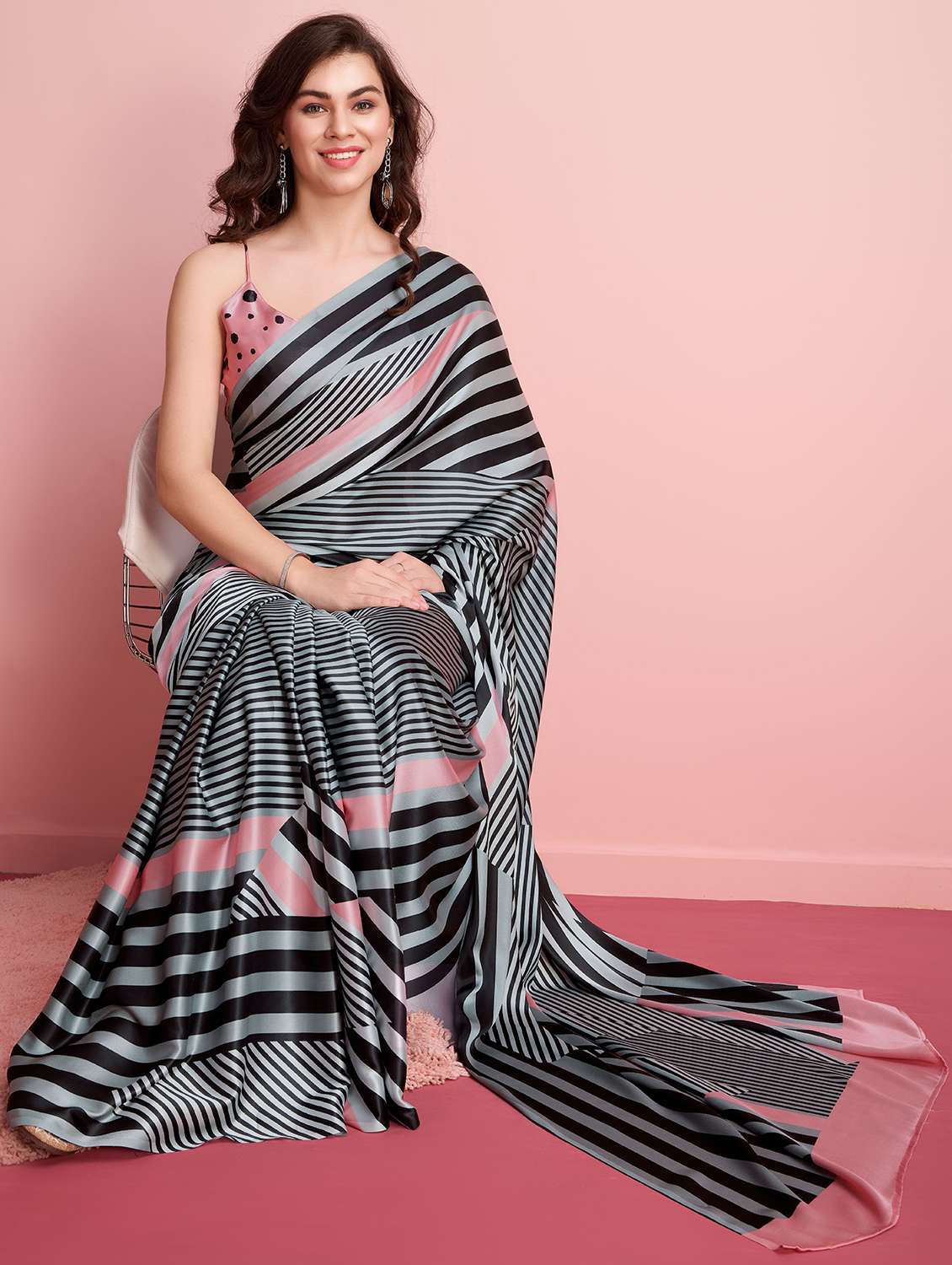women striped casual wear saree with blouse - 22265918 -  Standard Image - 3