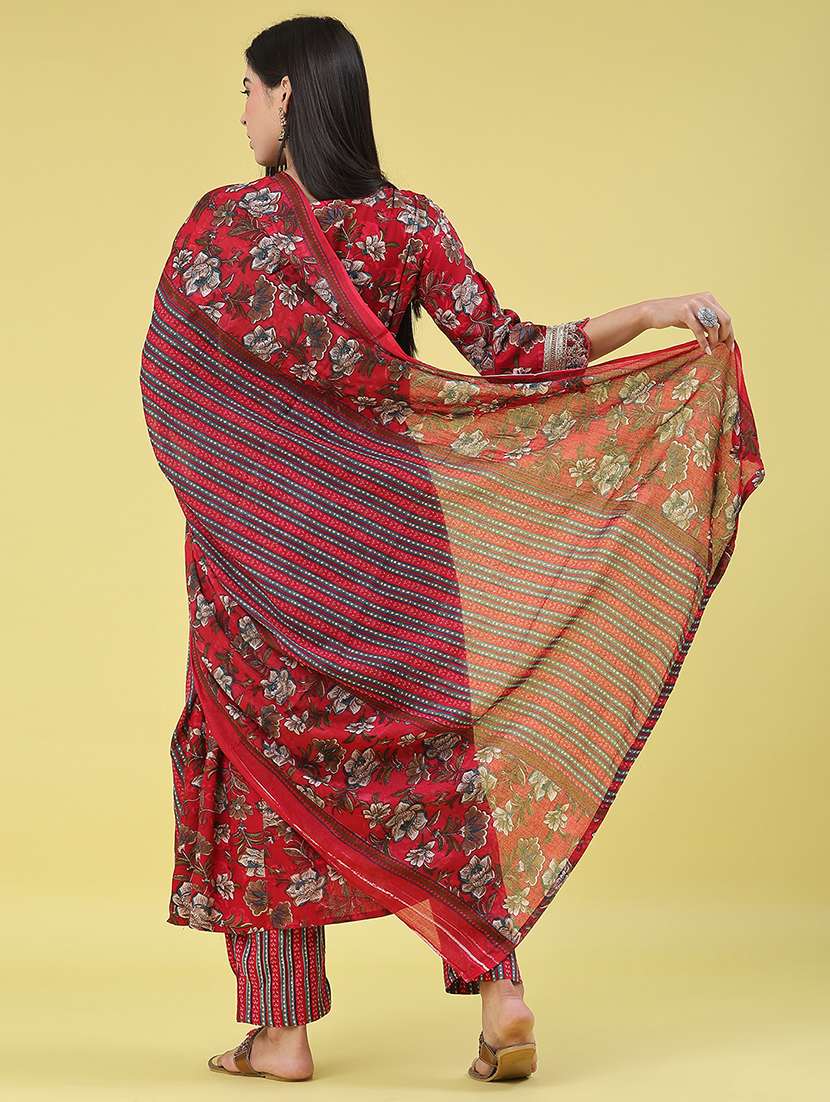 women floral three quarter sleeve kurta pant with dupatta set - 22266141 -  Standard Image - 3