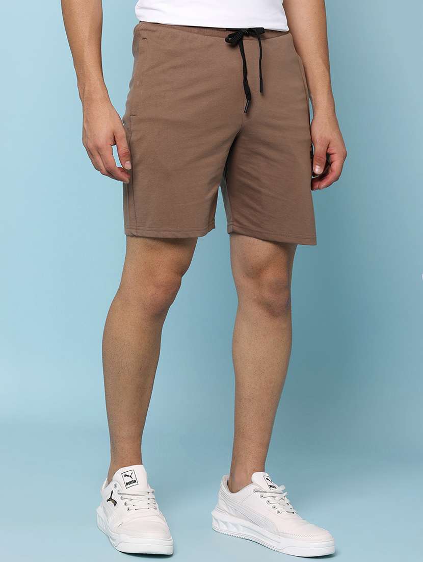 men solid mid rise slim fit short